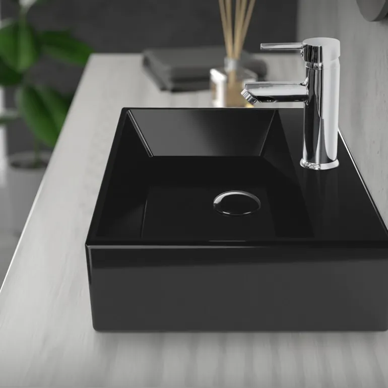 Ablaufgarnitur für Waschbecken mit Überlauf Schwarz glänzend aus Edelstahl LuxeBath