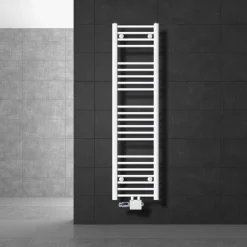 Badheizkörper Mittelanschluss 300x1400 mm Weiß gerade mit Universale Anschlussgarnitur LuxeBath