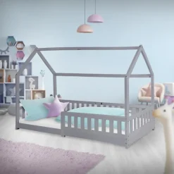 Kinderbett Hausbett 90x200 cm Hellgrau aus Kiefernholz mit Rausfallschutz Dach und Lattenrost Holzbett ML-Design