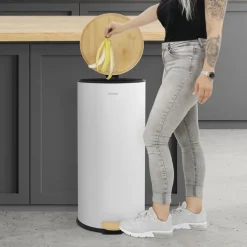 Mülleimer 30L rund mit Fußpedal, Weiß, Stahl, Treteimer mit Bambusdeckel Softclose ML-Design
